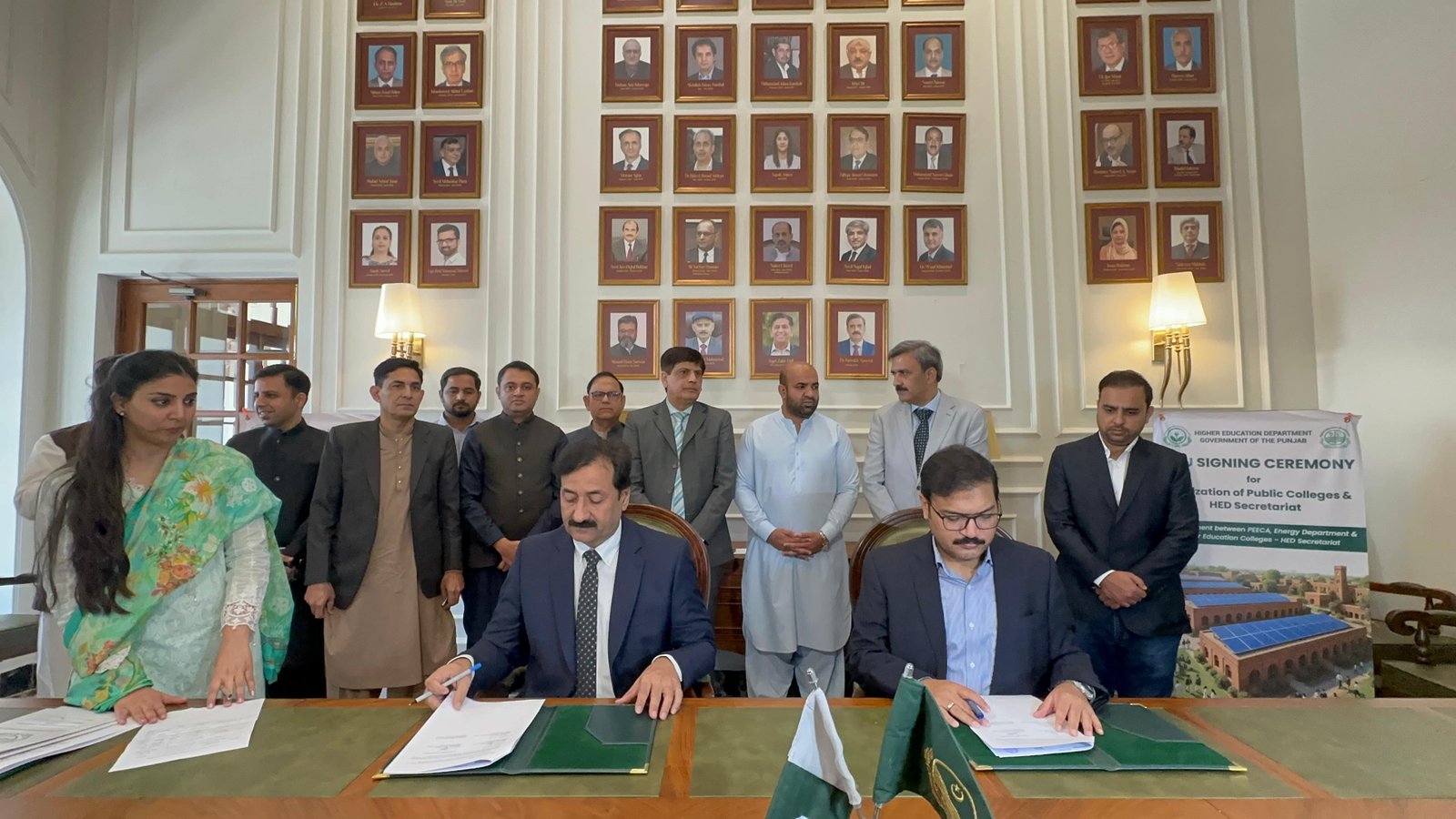 Group photograph after the solarization MoU signing
